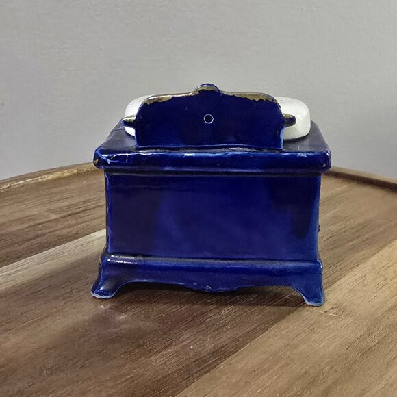 Vintage Wood Burning Stove Salt and Pepper Shaker. Made in Japan. - Picture 3 of 8